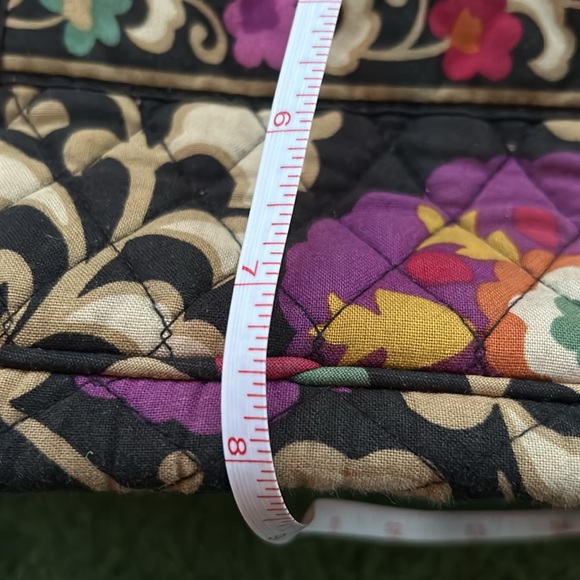Vera Bradley 2011 double handled handbag with zipper that zips left or right. - Picture 11 of 13